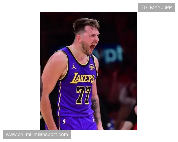 东契奇带伤苦战,球队需外线火力支援 东契奇带伤苦战,球队需外线火力支援