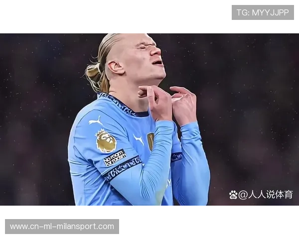 哈兰德赛后与志愿者握手合影，谦逊形象加分